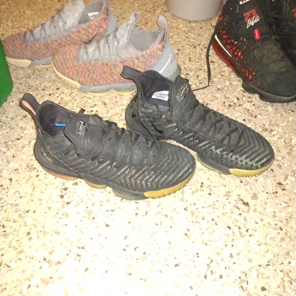 All LeBron shoes - Picture 8 of 10